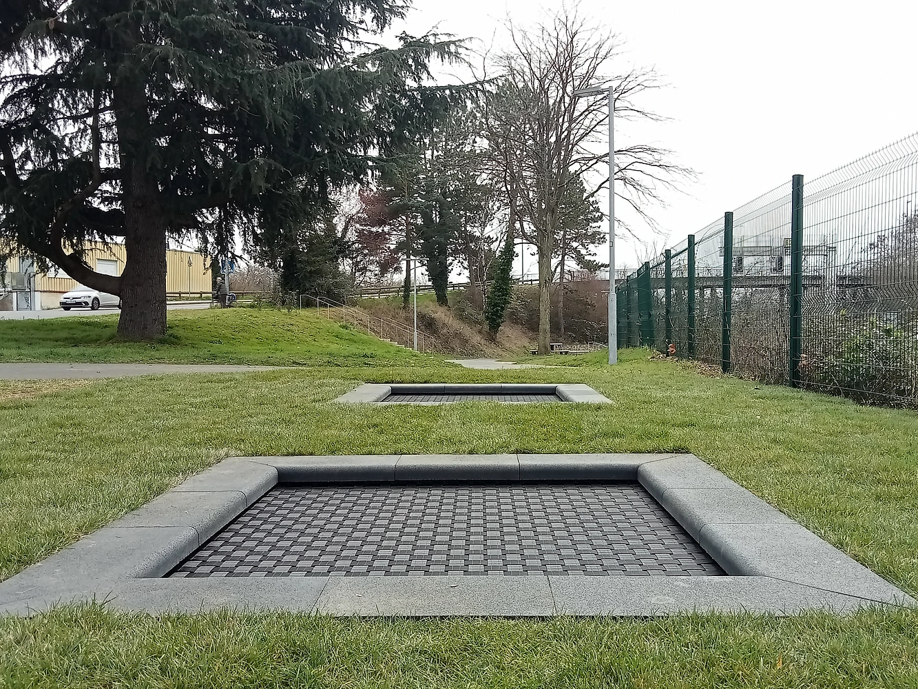 Image média: 🤸 Installation de trampolines de rue.