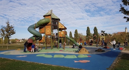 Exemple aire de jeux parc de la seille à Metz 