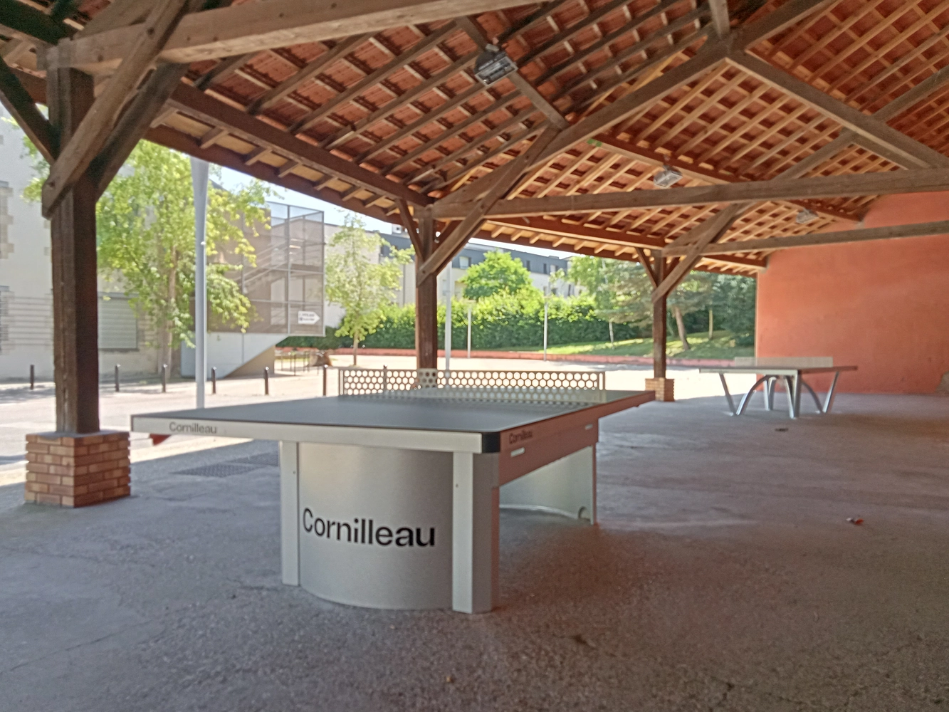 Image média: 🏓 Installation de tables de Ping-Pong dans les quartiers de la ville.
